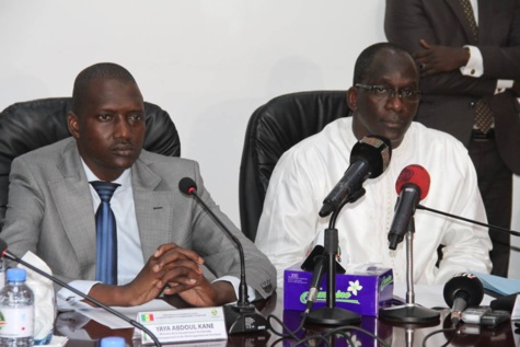 Passation de service entre monsieur Abdoulaye Diouf Sarr ministre sortant Yaya Abdoul Kane ministre de la Gouvernance Territoriale entrant
