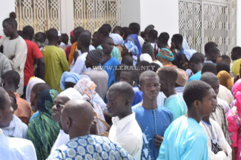20 Photos: les fidèles débarquent en masse à Tivaouane suite au rappel à Dieu d'Al Amine