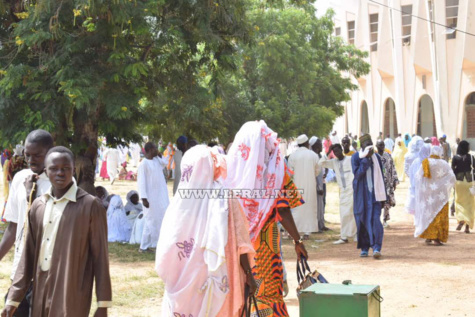 20 Photos: les fidèles débarquent en masse à Tivaouane suite au rappel à Dieu d'Al Amine