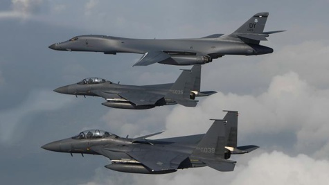 Des bombardiers américains volent près des côtes nord-coréennes