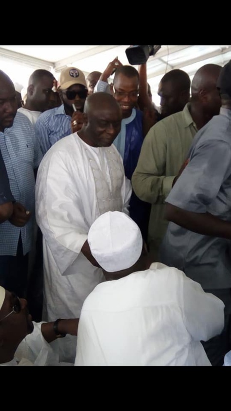 Tivaouane : Idrissa Seck et des responsables du parti Rewmi ont présenté leurs condoléances à la famille Sy (Images)