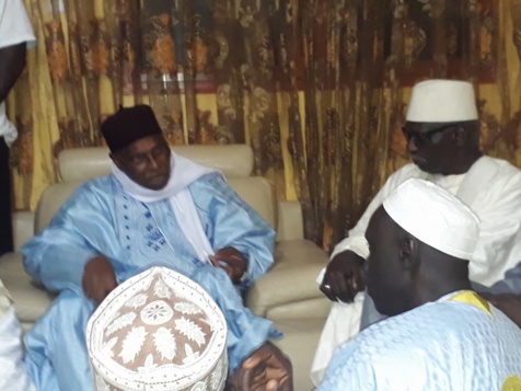 13 photos-  Me Wade a présenté ses condoléance à  Serigne Mbaye Sy Mansour 