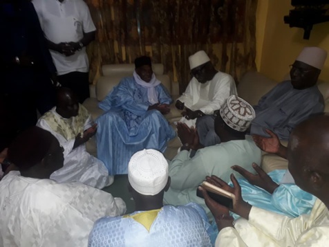 13 photos-  Me Wade a présenté ses condoléance à  Serigne Mbaye Sy Mansour 