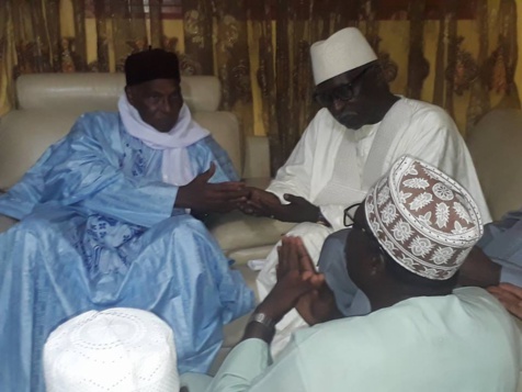 13 photos-  Me Wade a présenté ses condoléance à  Serigne Mbaye Sy Mansour 