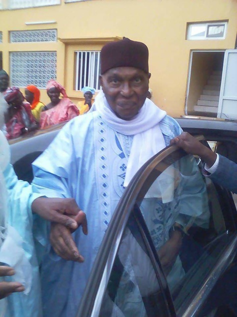 13 photos-  Me Wade a présenté ses condoléance à  Serigne Mbaye Sy Mansour 