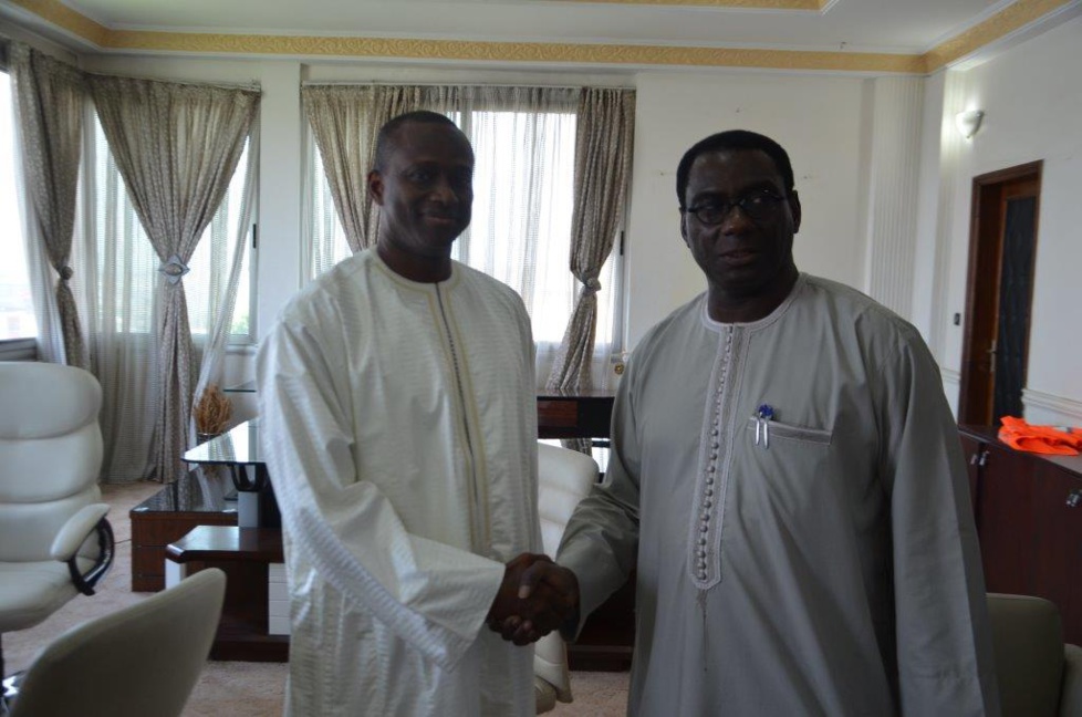 Passation de service entre le Directeur Général sortant du Port autonome de Dakar, le Dr Cheikh KANTE et son successeur M. Aboubacar Sadikh BEYE à la Direction générale de l’institution portuaire
