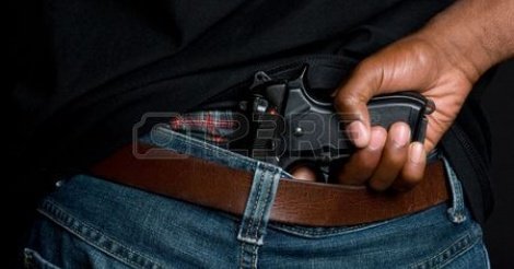 Avenue Hassan 2 (Dakar-Plateau) – Le patron de « Vit-net » brandit un pistolet contre les policiers, venus l'expulser