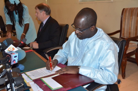Dakar: Signature d’Accord de siège pour le bateau-hôpital entre le Gouvernement du Sénégal et  l’ONG « MERCY SHIPS » (Images)