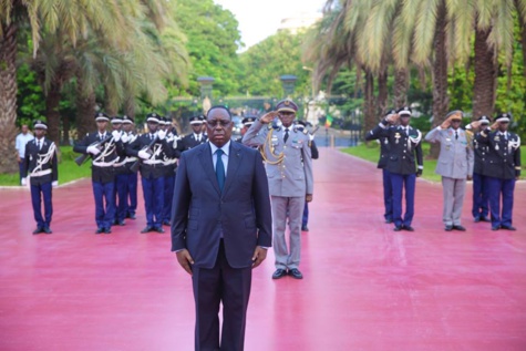 Cérémonie solennelle de levée des couleurs au Palais de la République : Macky Sall s'incline encore devant la mémoire Serigne Abdoul Aziz SY Al Amine 