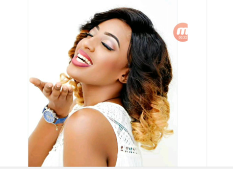 9 Photos : Betty de Pod et Marichou vous fait SMACK
