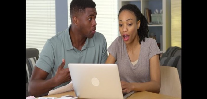 Confidence: « Mon copain ne veut pas accepter ma demande d’ami sur Facebook »