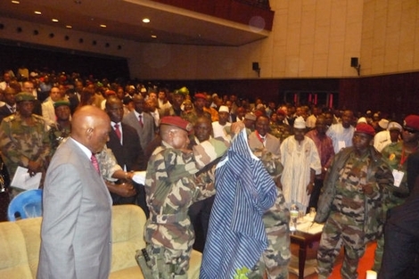 Me Abdoulaye Wade envoie un avion médicalisé pour emmener Dadis Camara à Dakar