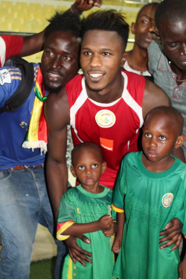 Cap-Vert, Praia- Les "Lions" en toute complicité avec les supporteurs … Tout ce que vous n’avez pas vu en images