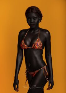 Critiquée à cause de la couleur de sa peau, elle brise toutes les règles de beauté et devient top model 