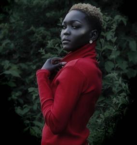 Critiquée à cause de la couleur de sa peau, elle brise toutes les règles de beauté et devient top model 