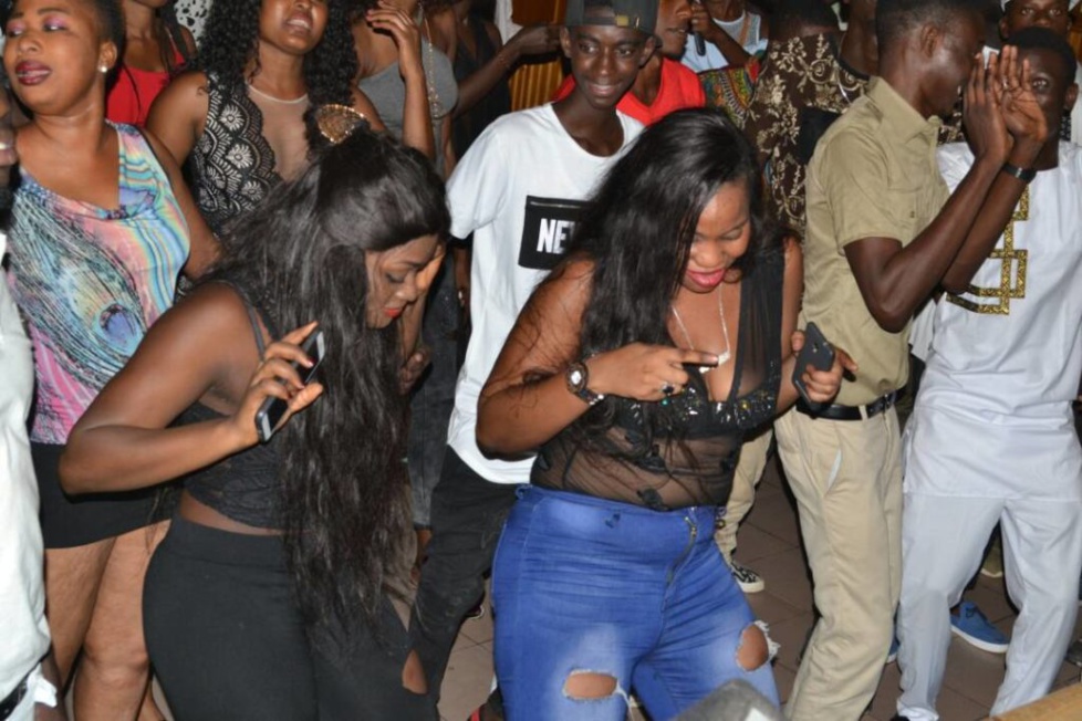 Photos : Momo Dieng enflamme le Ravin Night …tout était permis, hyper chaud avec ses fans