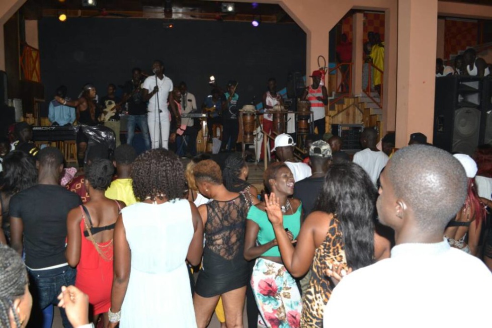 Photos : Momo Dieng enflamme le Ravin Night …tout était permis, hyper chaud avec ses fans