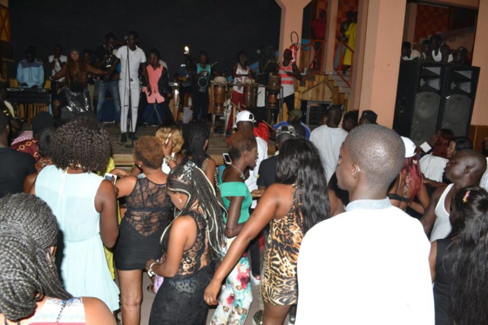 Photos : Momo Dieng enflamme le Ravin Night …tout était permis, hyper chaud avec ses fans