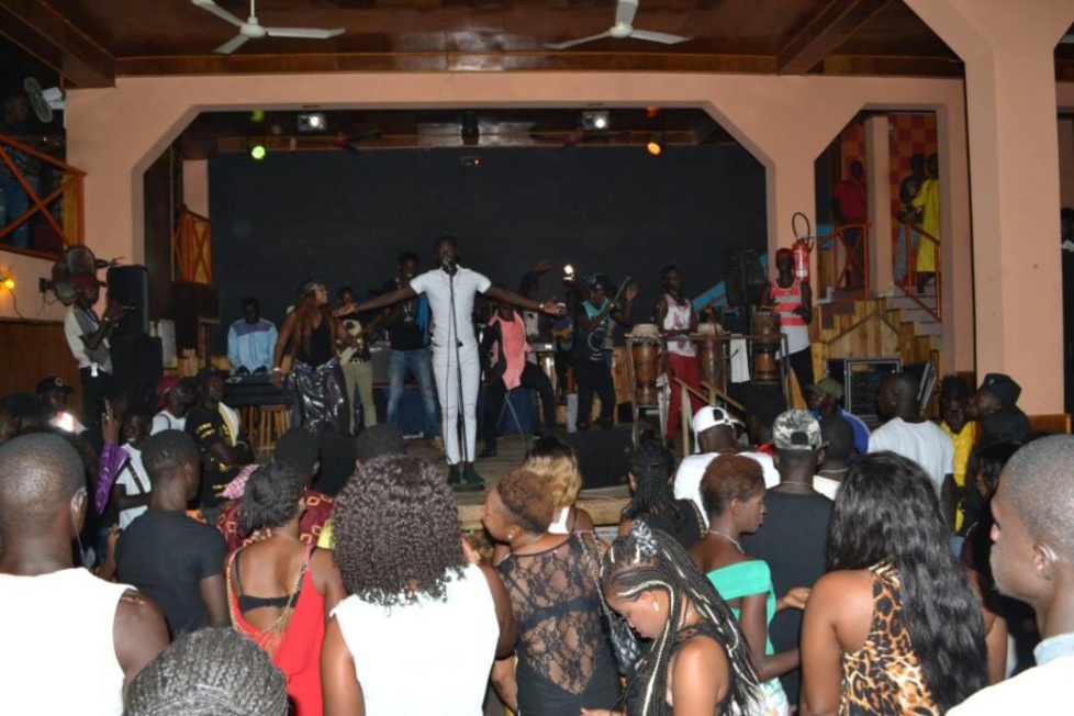 Photos : Momo Dieng enflamme le Ravin Night …tout était permis, hyper chaud avec ses fans