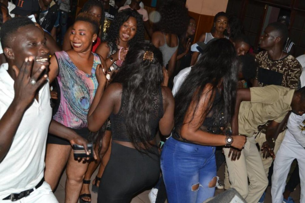 Photos : Momo Dieng enflamme le Ravin Night …tout était permis, hyper chaud avec ses fans