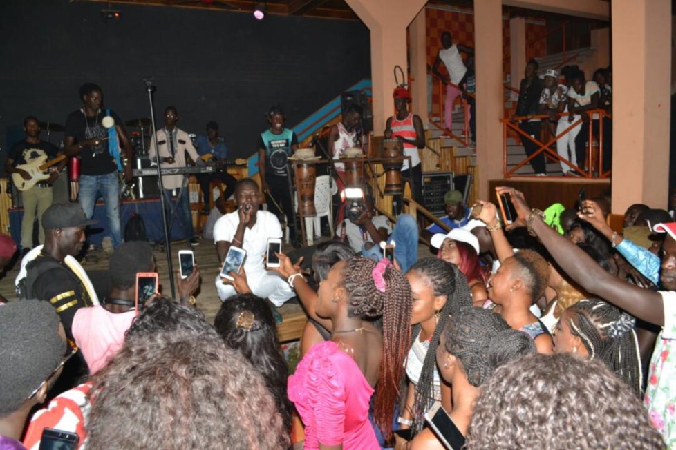Photos : Momo Dieng enflamme le Ravin Night …tout était permis, hyper chaud avec ses fans