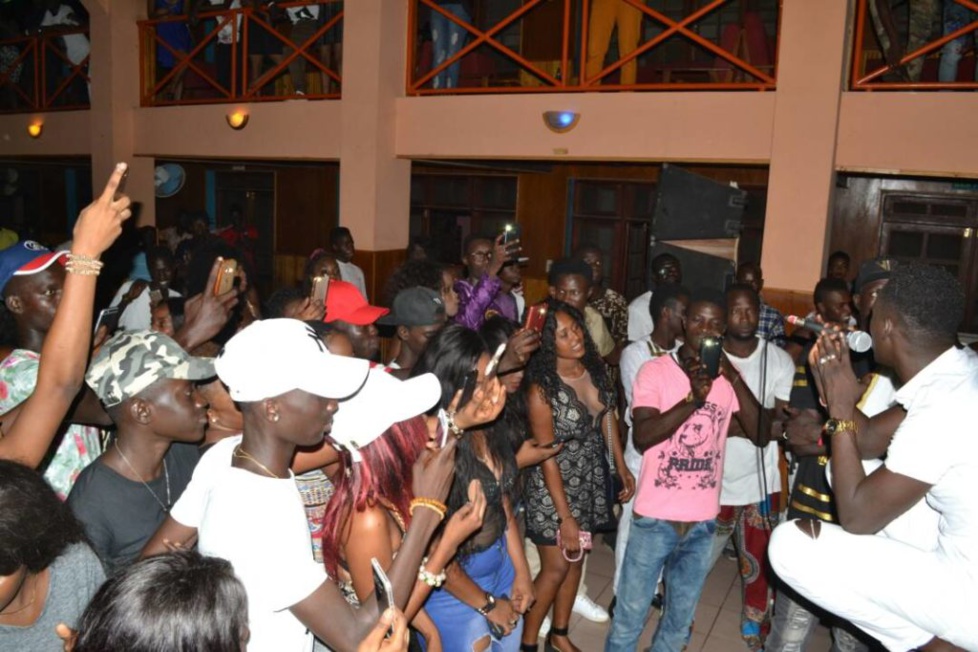 Photos : Momo Dieng enflamme le Ravin Night …tout était permis, hyper chaud avec ses fans