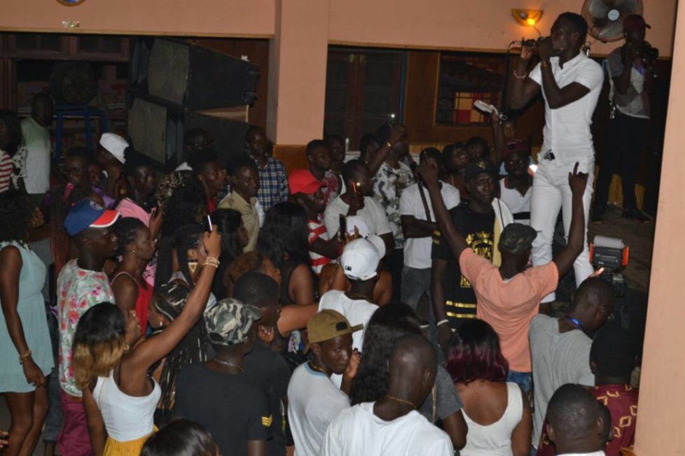 Photos : Momo Dieng enflamme le Ravin Night …tout était permis, hyper chaud avec ses fans