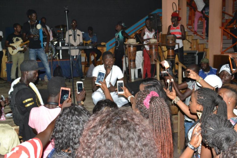 Photos : Momo Dieng enflamme le Ravin Night …tout était permis, hyper chaud avec ses fans