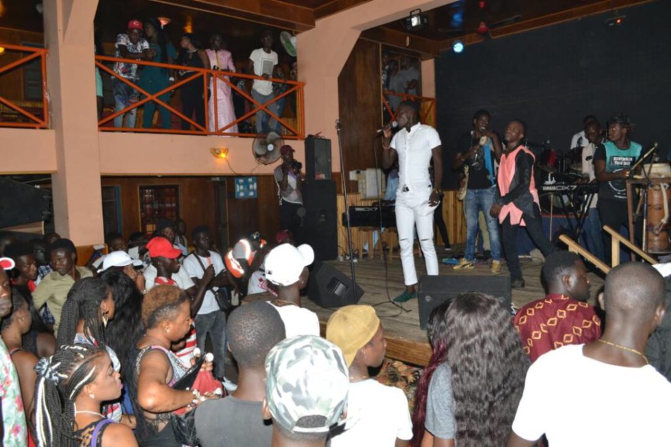 Photos : Momo Dieng enflamme le Ravin Night …tout était permis, hyper chaud avec ses fans