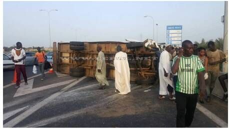 Images : Grave accident à l'entrée de l'autoroute à péage de Thiaroye : 30 blessés dont 7 graves 
