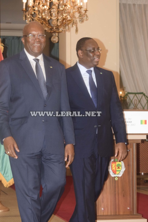 20 Photos: Le Président Macky Sall reçoit son homologue burkinabé, Roch Marc Christan Kaboré 