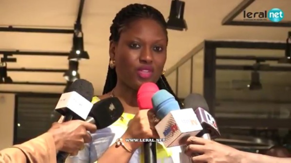 La ravissante Mame Rose Astou Sarr, Chef de Projet Très Haut Débit, présente les caractéristiques techniques de La Fibre Orange.