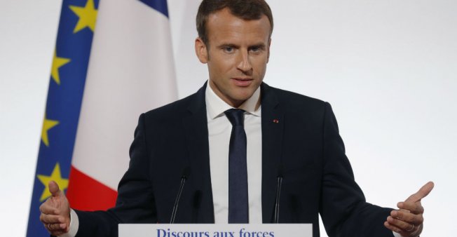 Macron incite policiers et gendarmes à resserrer les rangs