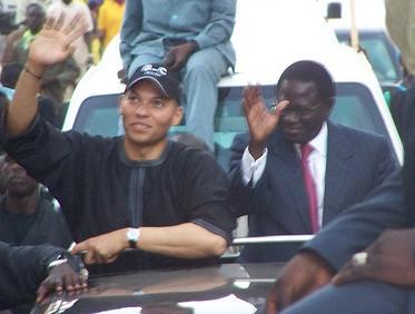 BATAILLES POLITIQUES AU SOMMET Pape Diop tire sur Karim