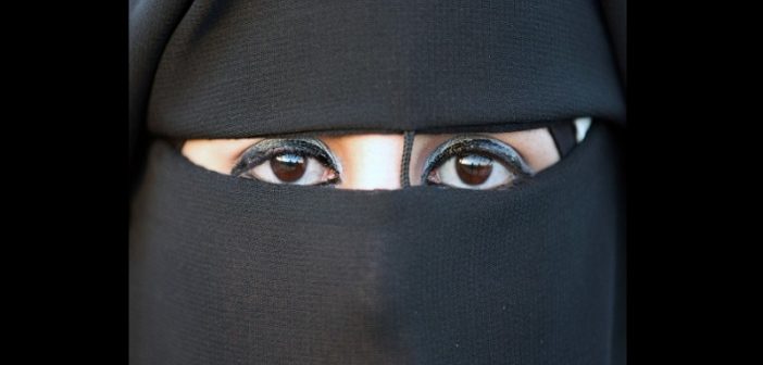 Canada: plus de voile intégral dans les services publics au Québec Canada: plus de voile intégral dans les services publics au Québec