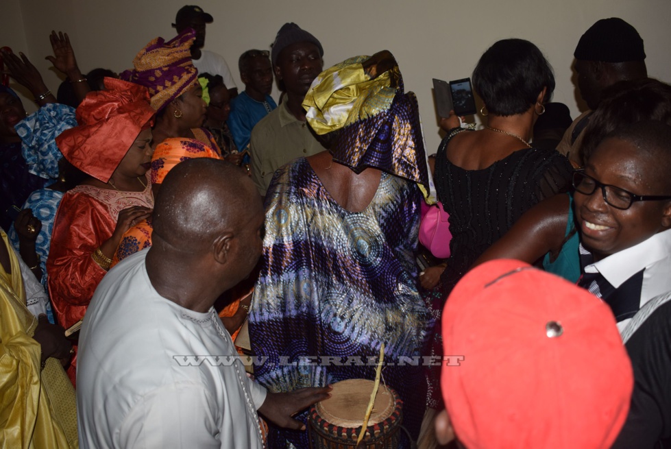 Accueil triomphal de Youssou Ndour à la maison familiale en images
