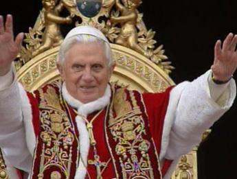 [Vidéo] Au lendemain de son agression, le pape donne sa bénédiction de Noël