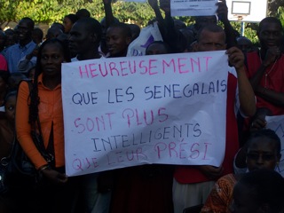 [ Photos-Audio ] Meeting presidé par le Cardinal Sarr et Protestations