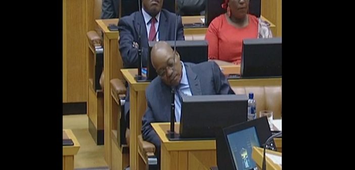 Afrique du Sud: Quand le président Jacob Zuma somnole au parlement!