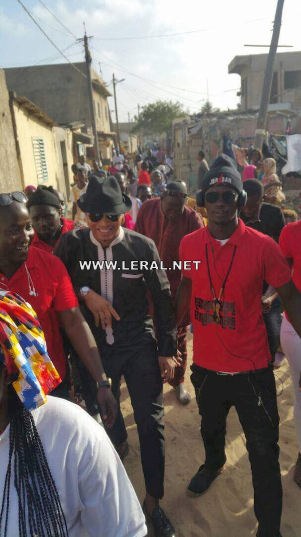 (Photos et vidéo) El-Hadji Ousseynou Diouf tisse sa toile avec les marchands ambulants au CICES et à Grand Yoff.