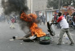 Un véhicule incendié après une manif’ d’étudiants et de jeunes chrétiens