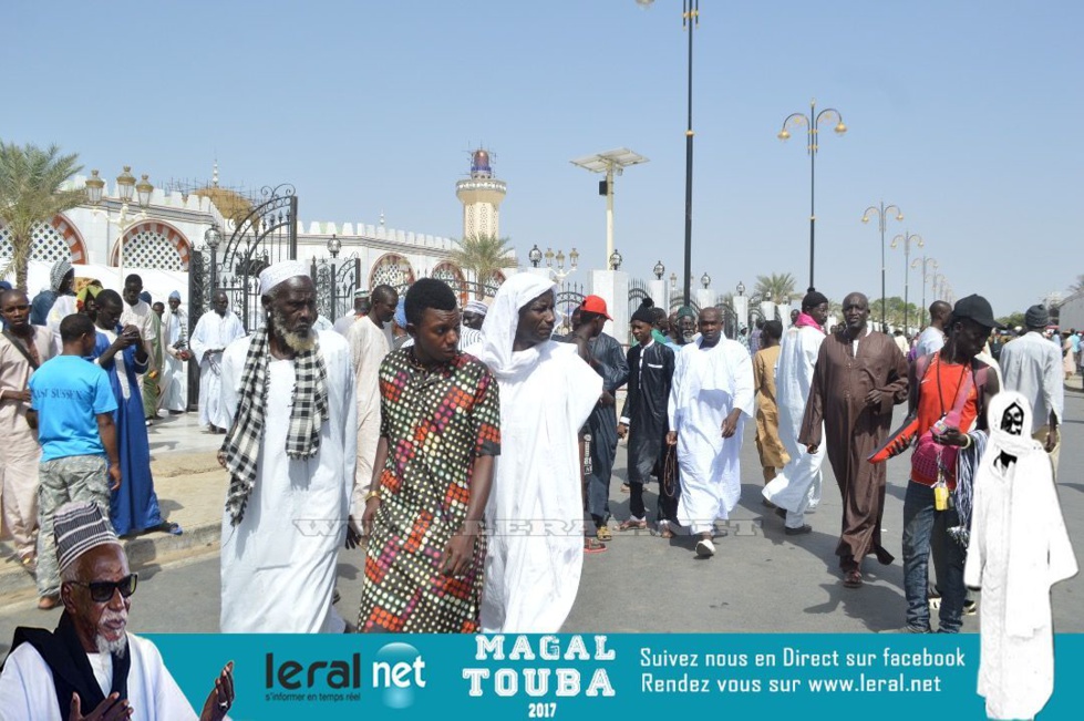 Images de la prière du Vendredi à la Grande Mosquée de Touba