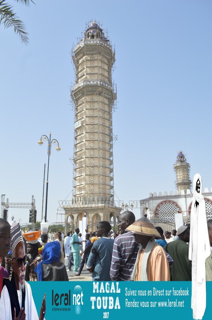 Images de la prière du Vendredi à la Grande Mosquée de Touba
