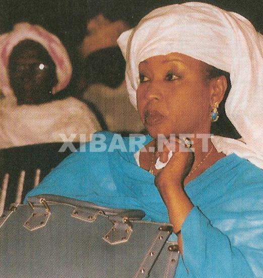 Alassane Mbaye chante Adja Ndella Wade, une légende qui s'est reconvertie dans le social