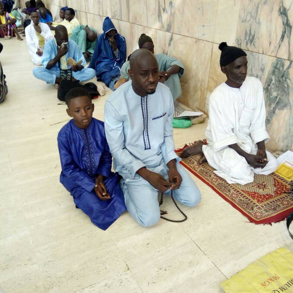 (Photos) Thierno Bocoum à TOUBA pour recueillir des prières avec son...