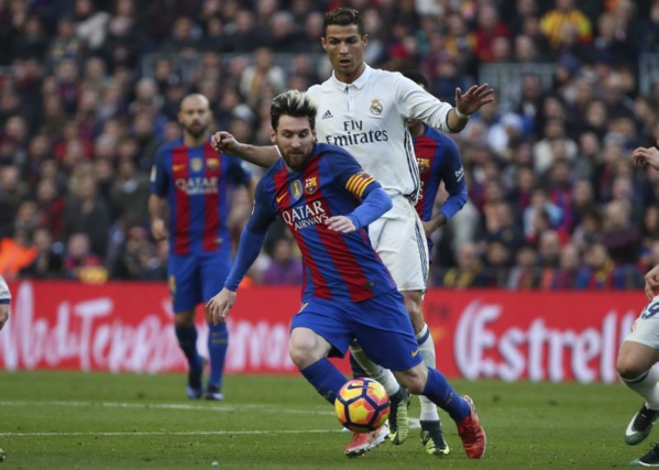 Lionel Messi et Cristiano Ronaldo au duel lors d’un Clasico. Ce sera encore le cas pour le Ballon d’Or.