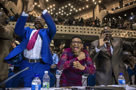 Au Parlement au moment de l'annonce de la démission de Mugabe