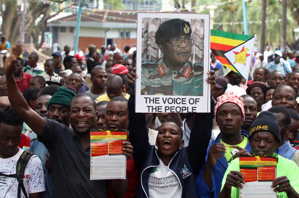 Vidéo-Zimbabwe : Liesse populaire dans les rues de Harare après la démission de Robert Mugabe