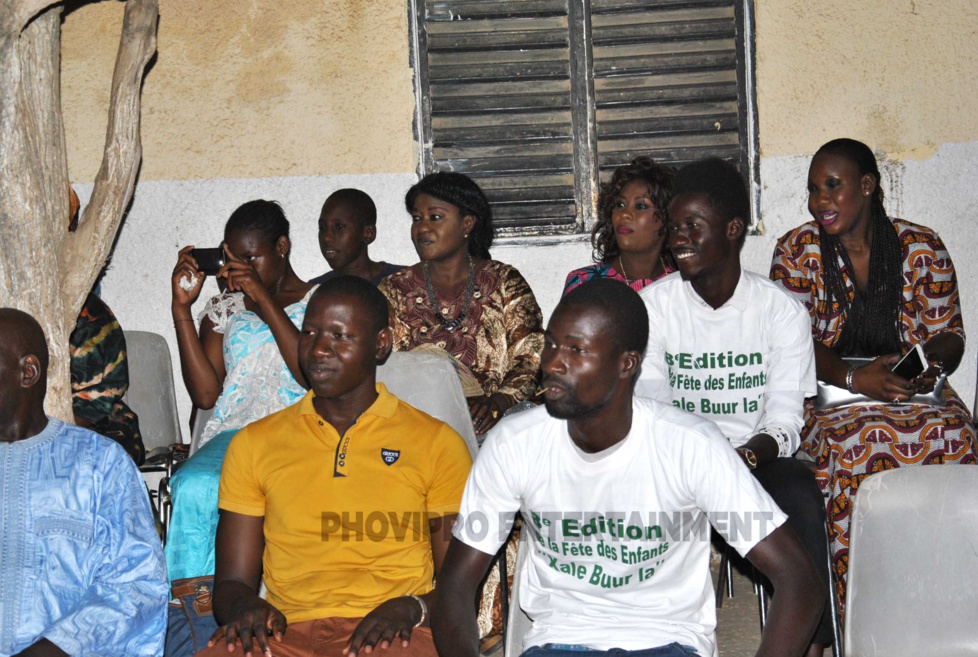 Fête des enfants:  "xalé buur la" distribution de fournitures à 370 élèves à Diakhao, Thies