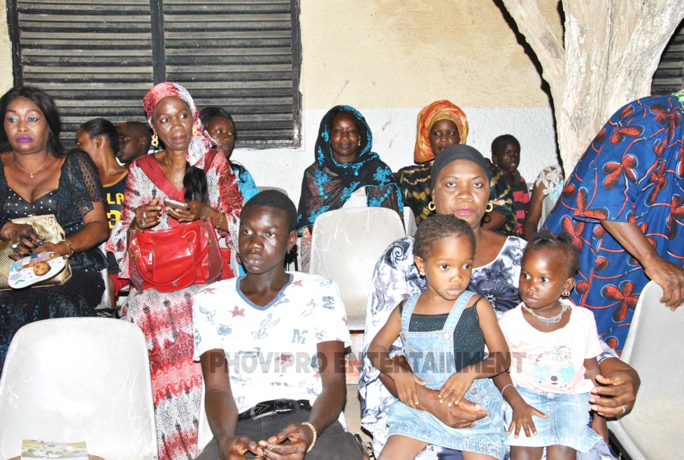 Fête des enfants:  "xalé buur la" distribution de fournitures à 370 élèves à Diakhao, Thies
